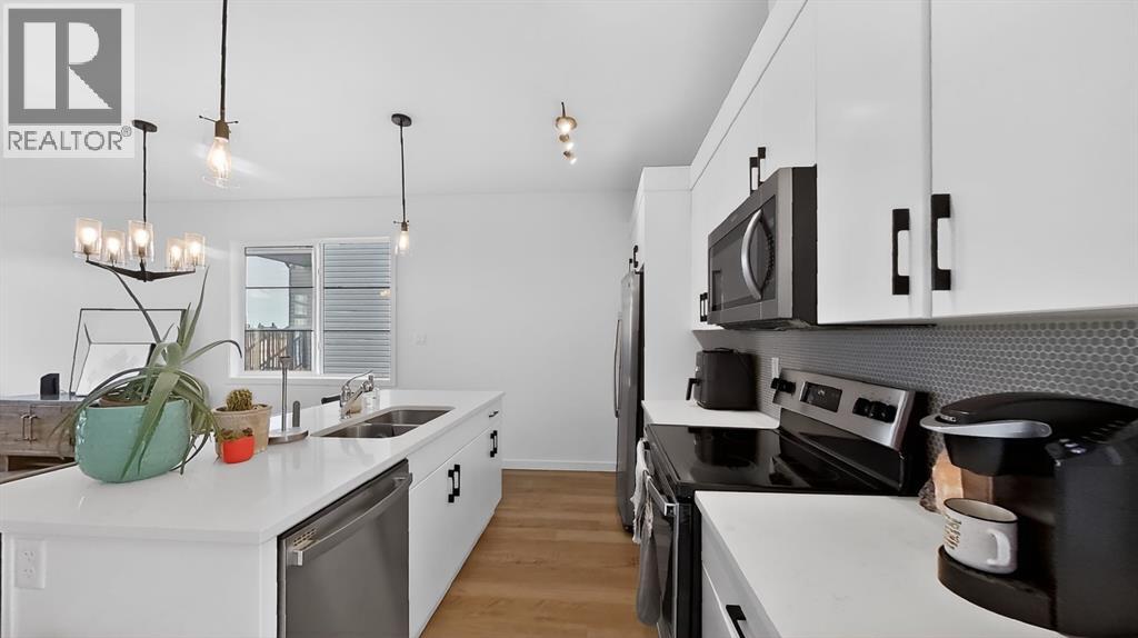 302 Uplands Boulevard N - 8