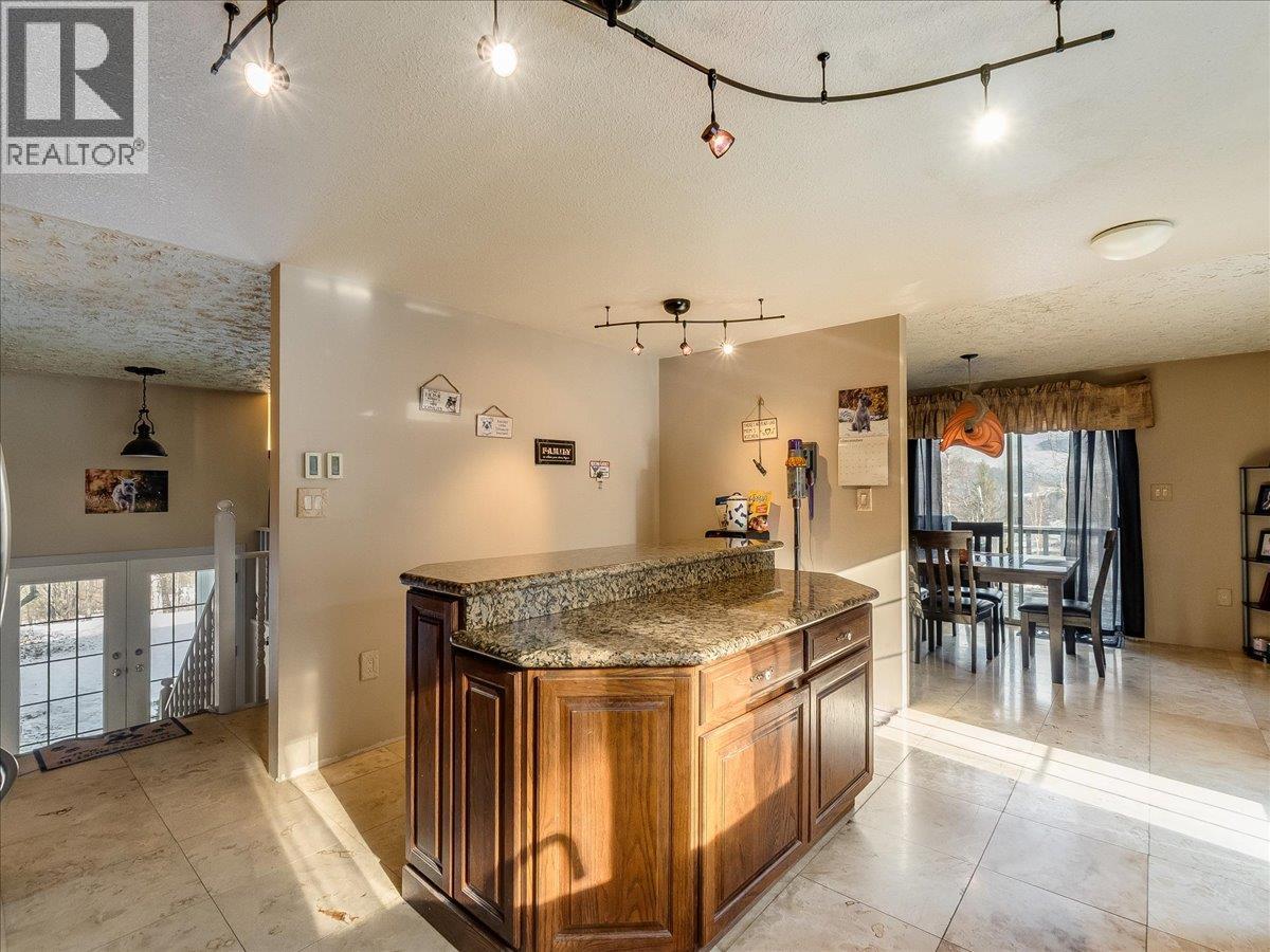 1076 COLUMBIA GARDENS Road - 8