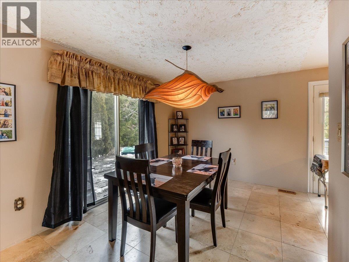 1076 COLUMBIA GARDENS Road - 11