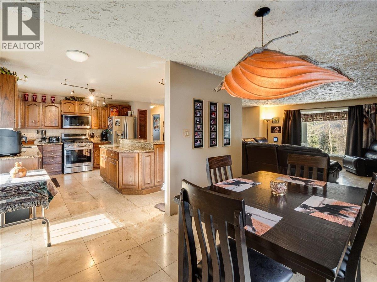 1076 COLUMBIA GARDENS Road - 13