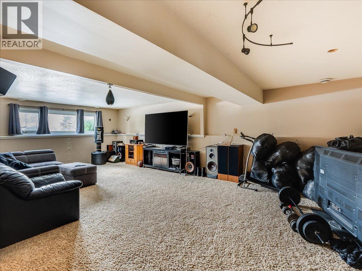 1076 COLUMBIA GARDENS Road - 38