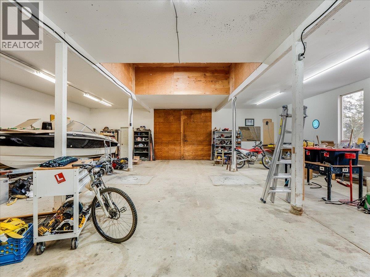 1076 COLUMBIA GARDENS Road - 52
