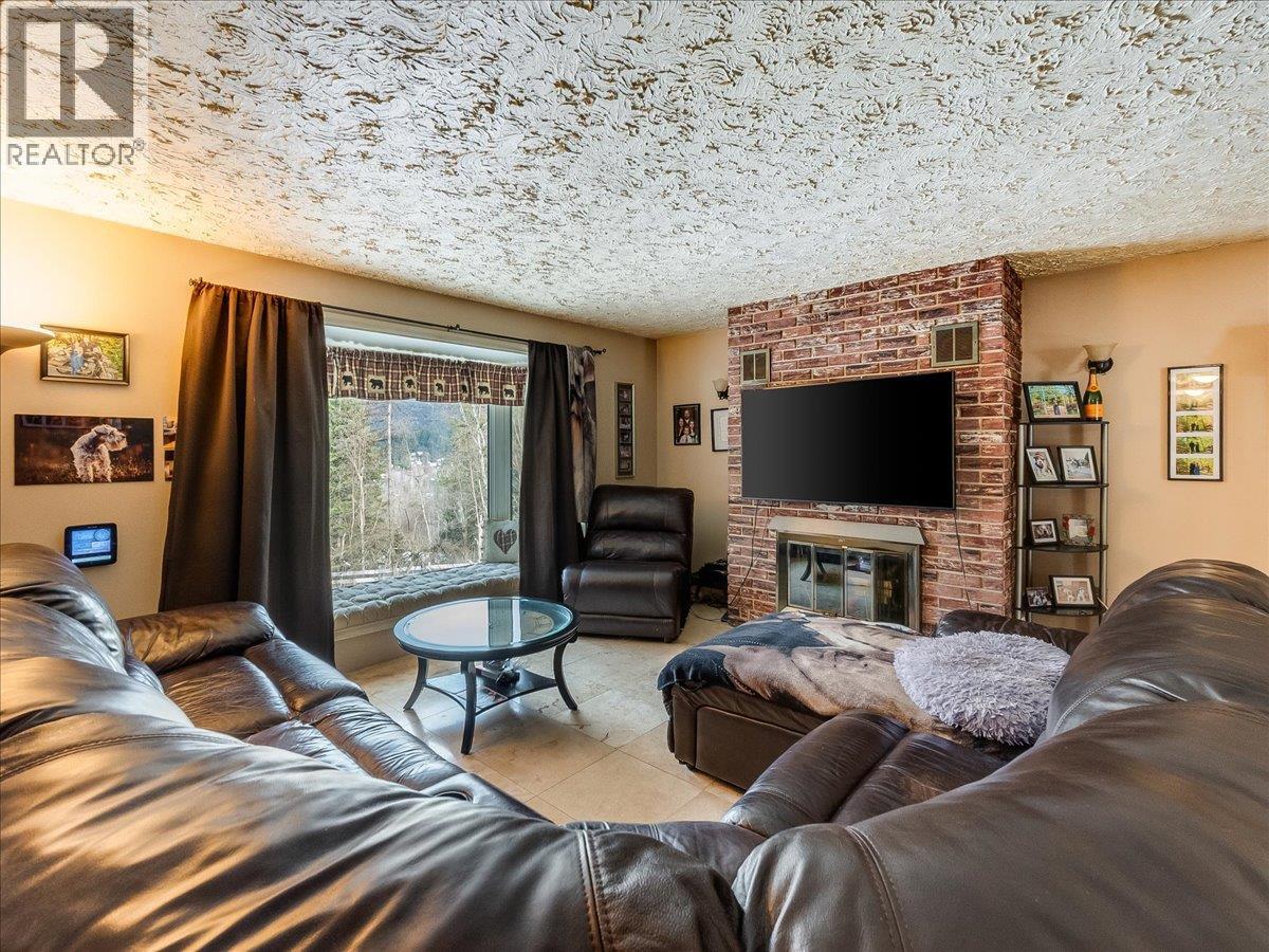 1076 COLUMBIA GARDENS Road - 17