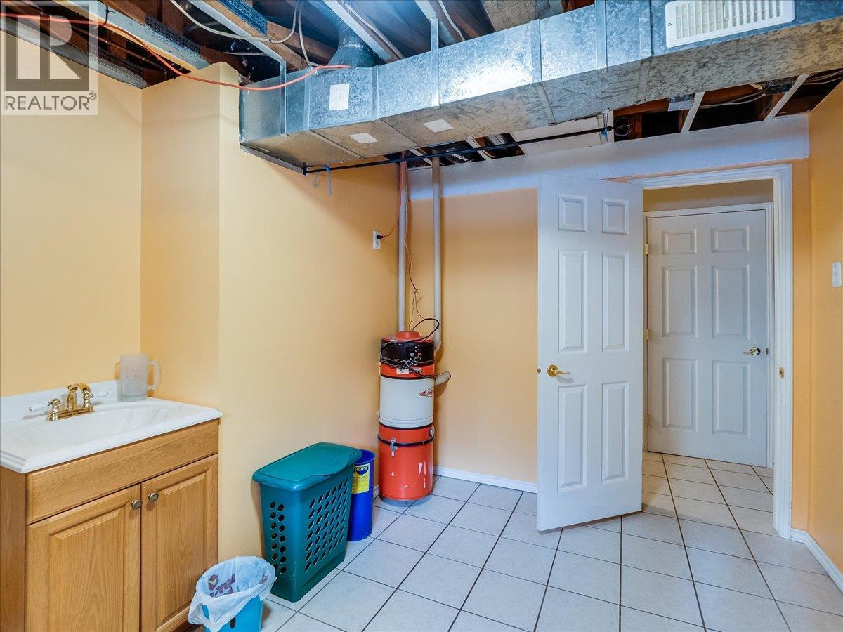 1076 COLUMBIA GARDENS Road - 41