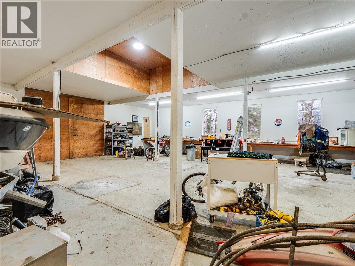 1076 COLUMBIA GARDENS Road - 53