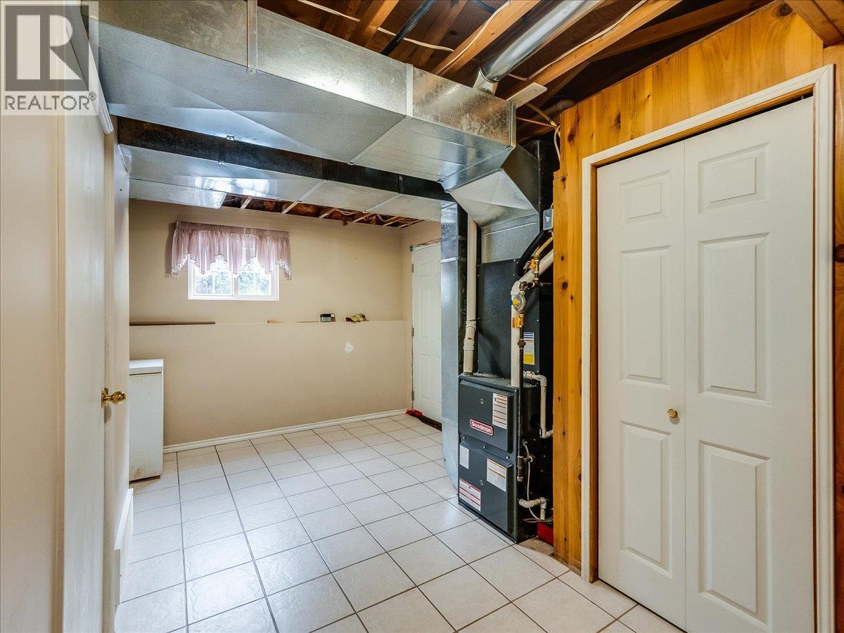 1076 COLUMBIA GARDENS Road - 45