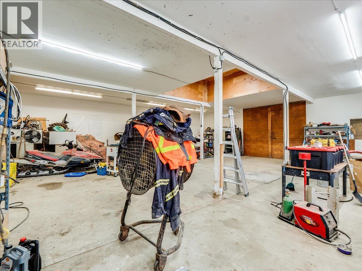 1076 COLUMBIA GARDENS Road - 49