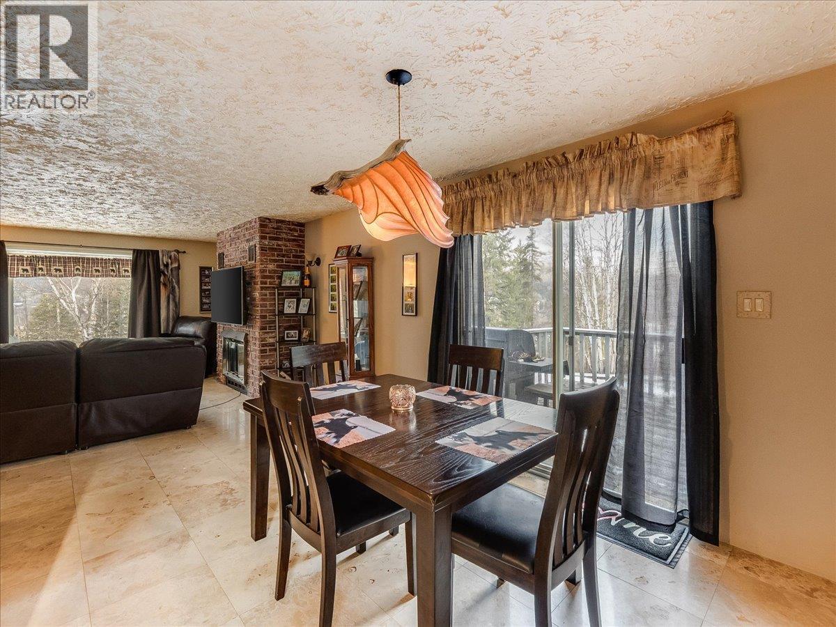1076 COLUMBIA GARDENS Road - 12