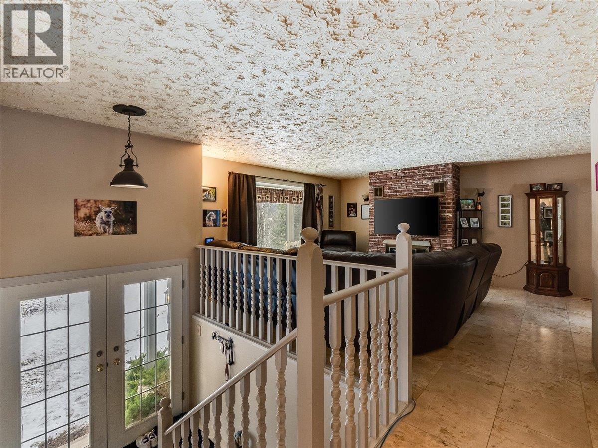 1076 COLUMBIA GARDENS Road - 33