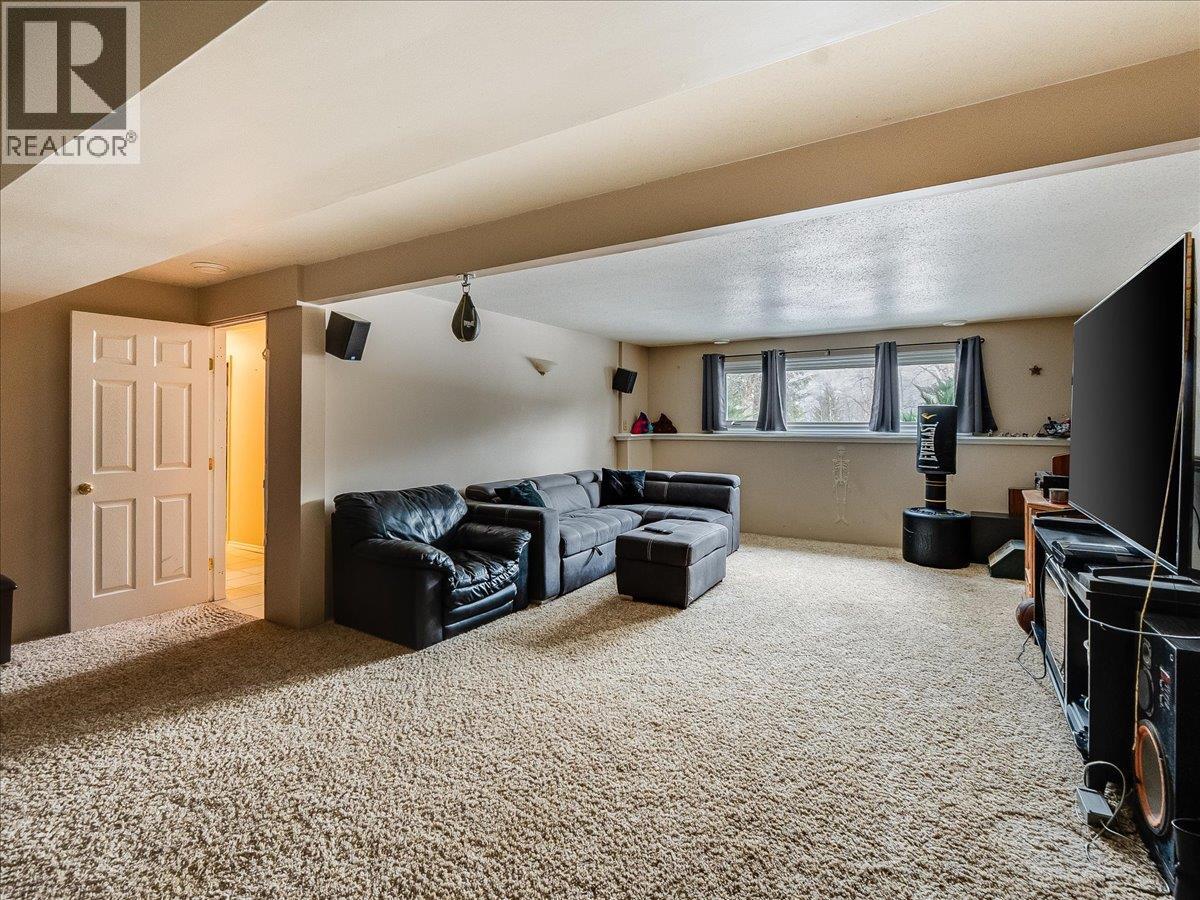 1076 COLUMBIA GARDENS Road - 35
