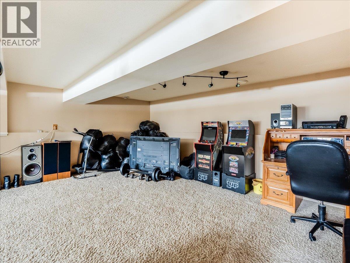 1076 COLUMBIA GARDENS Road - 37