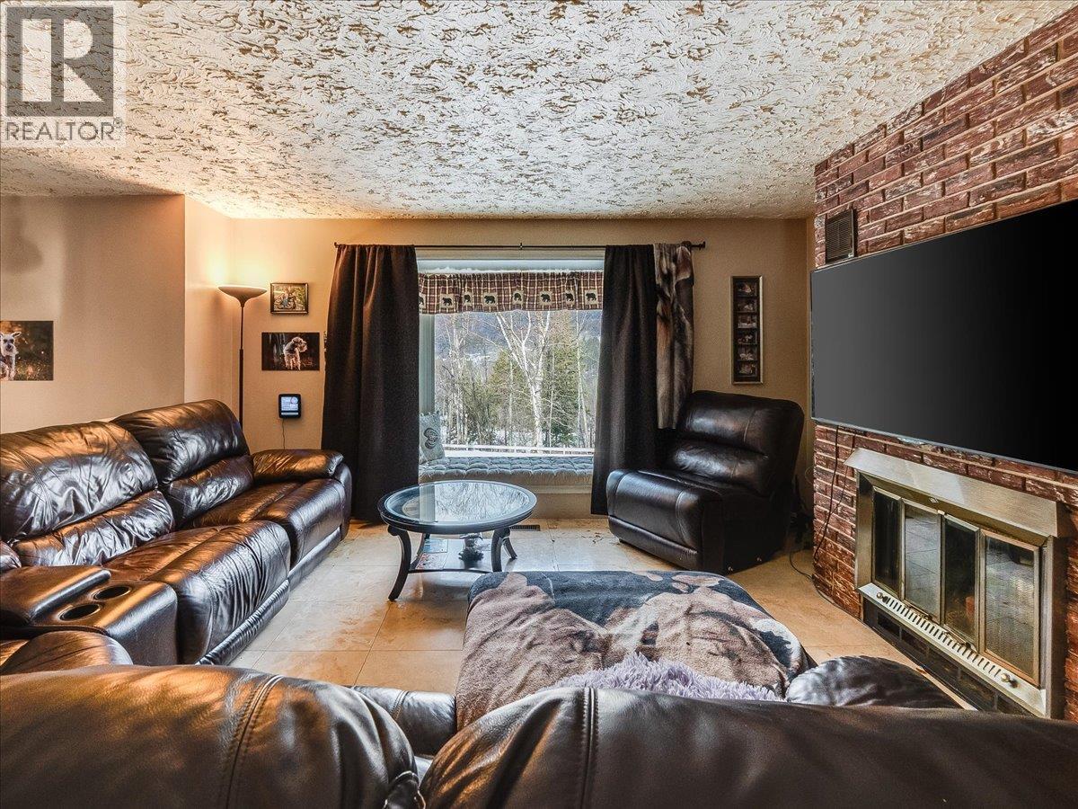 1076 COLUMBIA GARDENS Road - 18