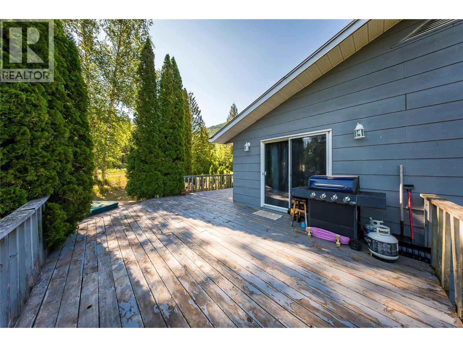 1076 COLUMBIA GARDENS Road - 85