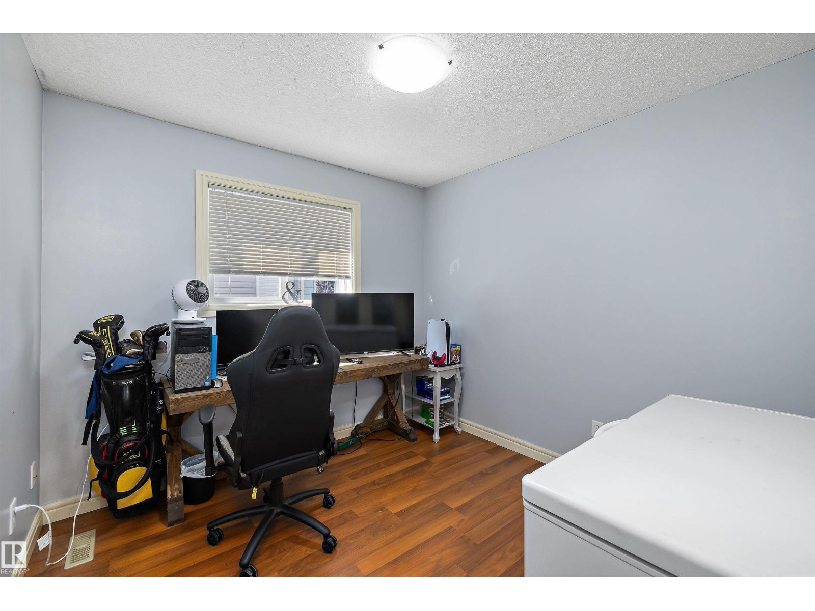 44 VAUGHN AV - 21
