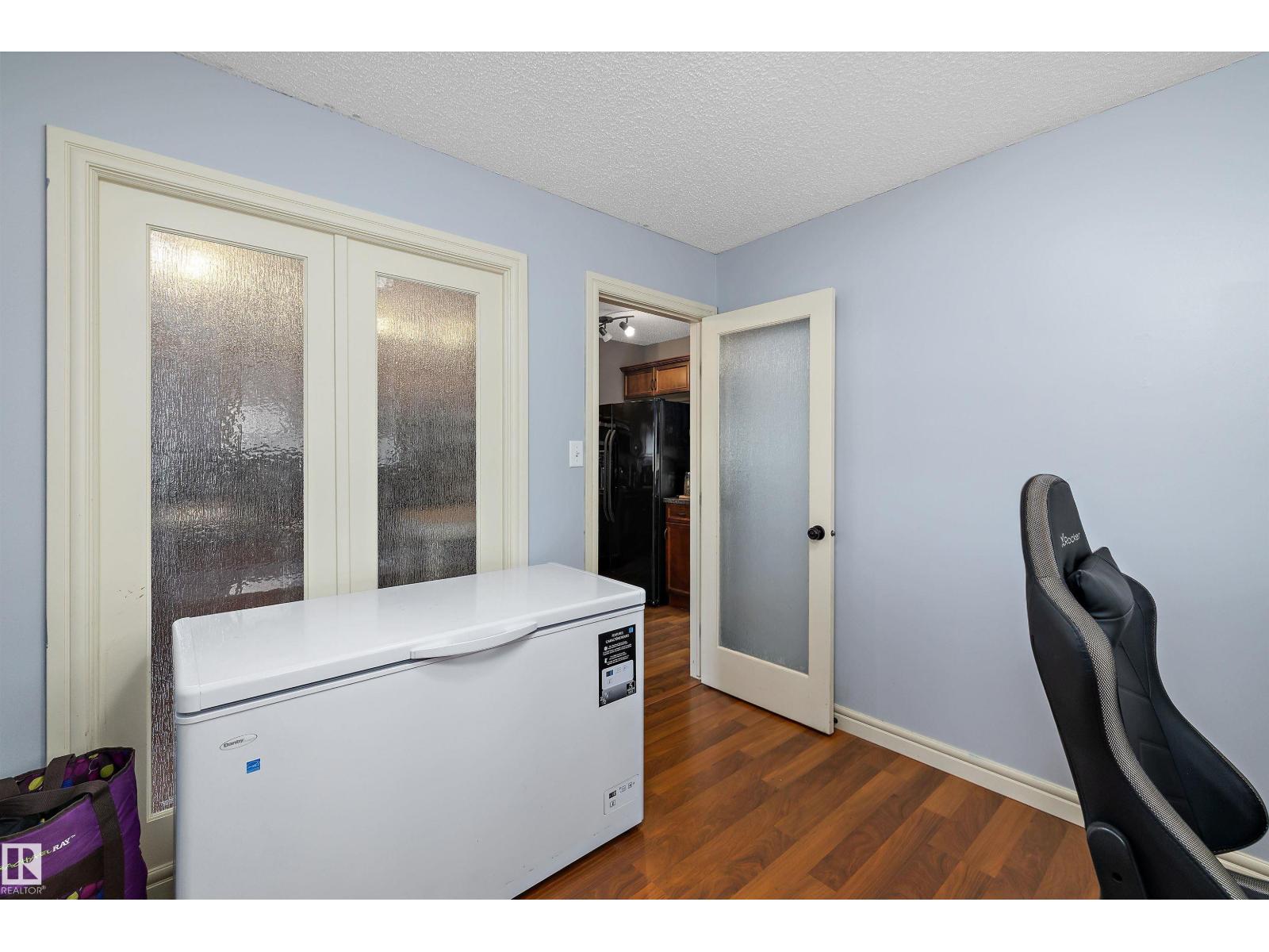 44 VAUGHN AV - 22