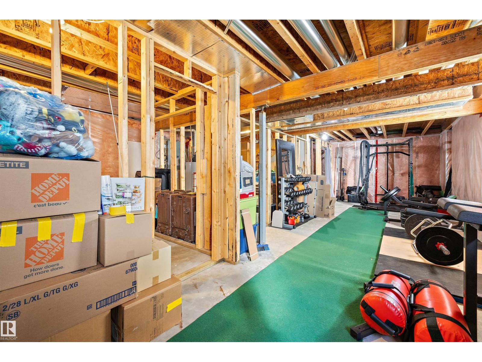 44 VAUGHN AV - 46