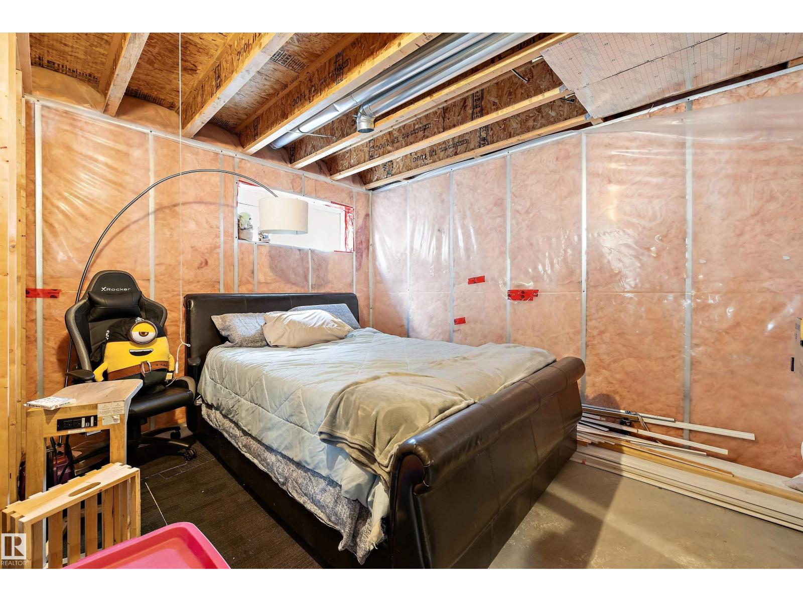 44 VAUGHN AV - 44