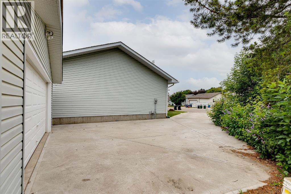 1521 Mary Place - 36