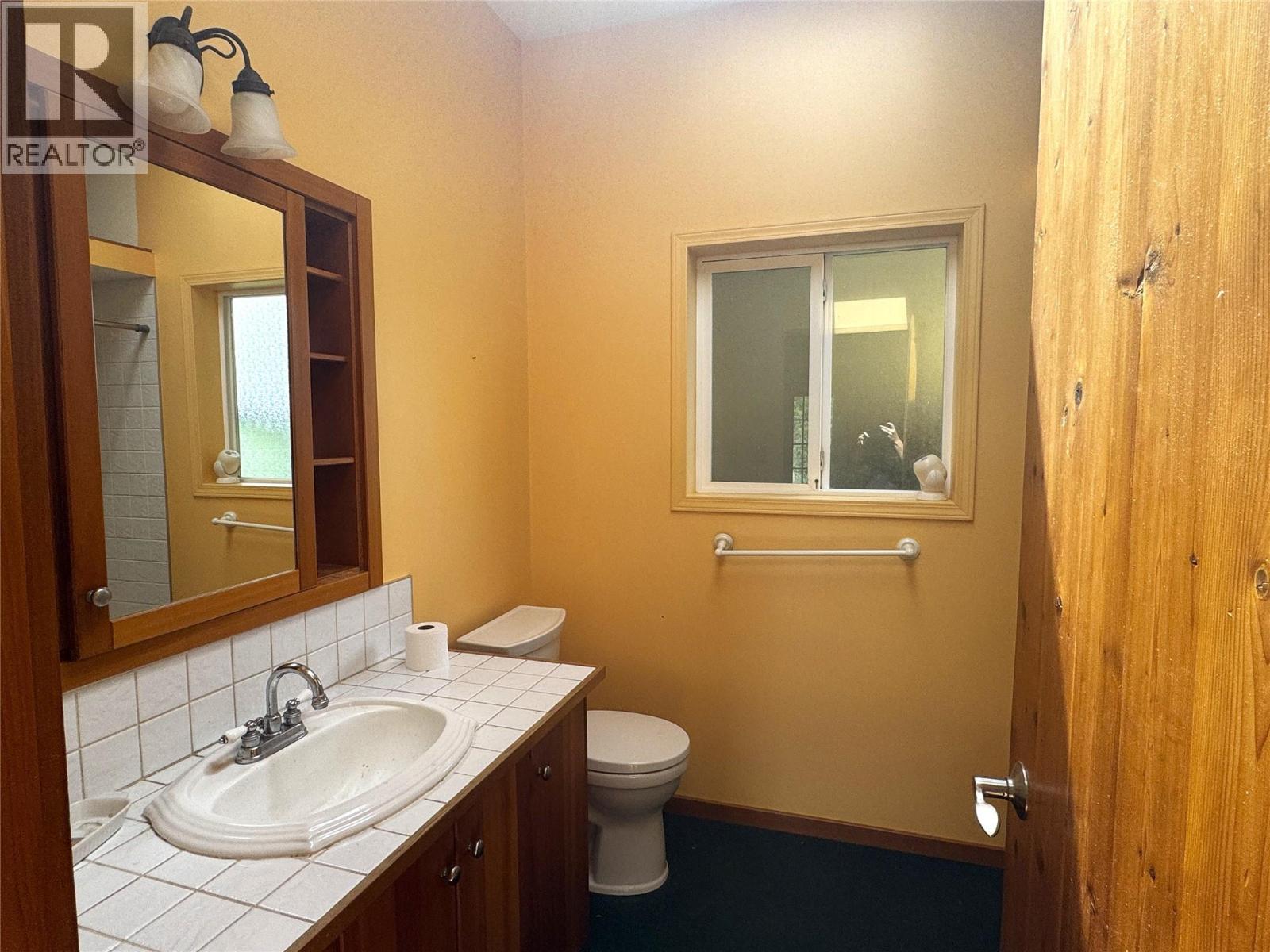 9155 Highway 6 - 36