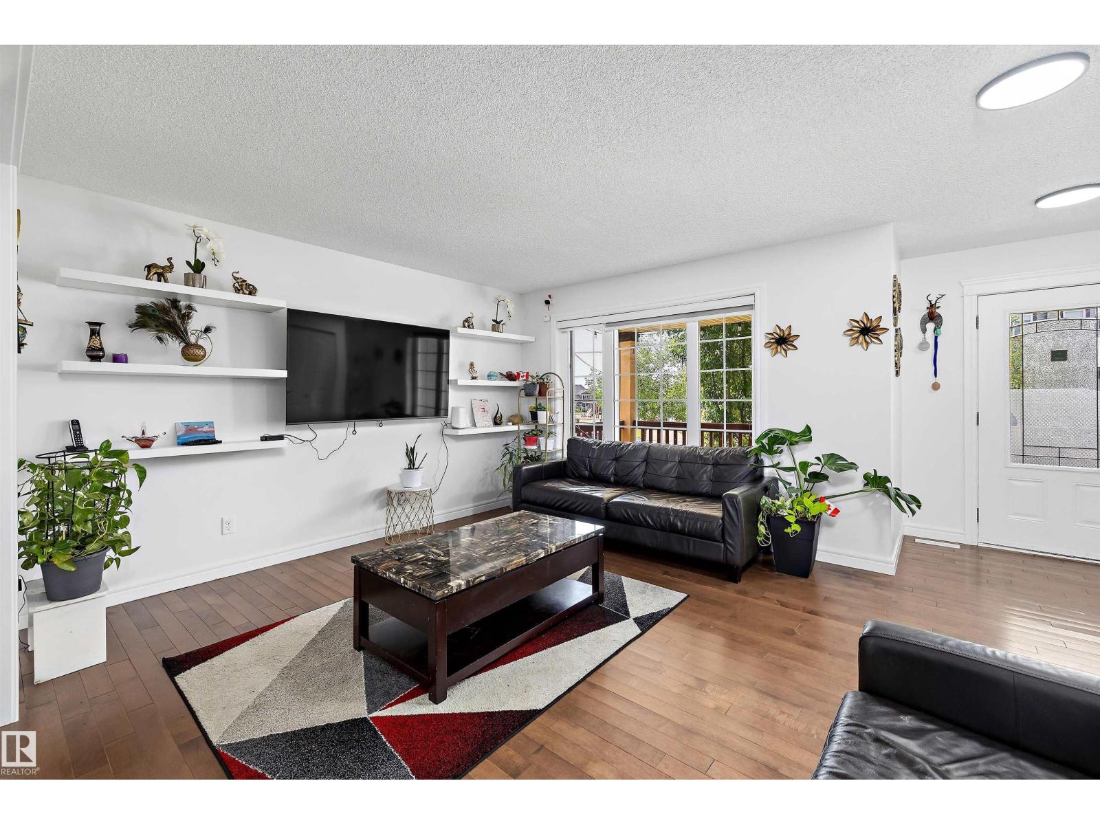 2803 12 ST NW - 8