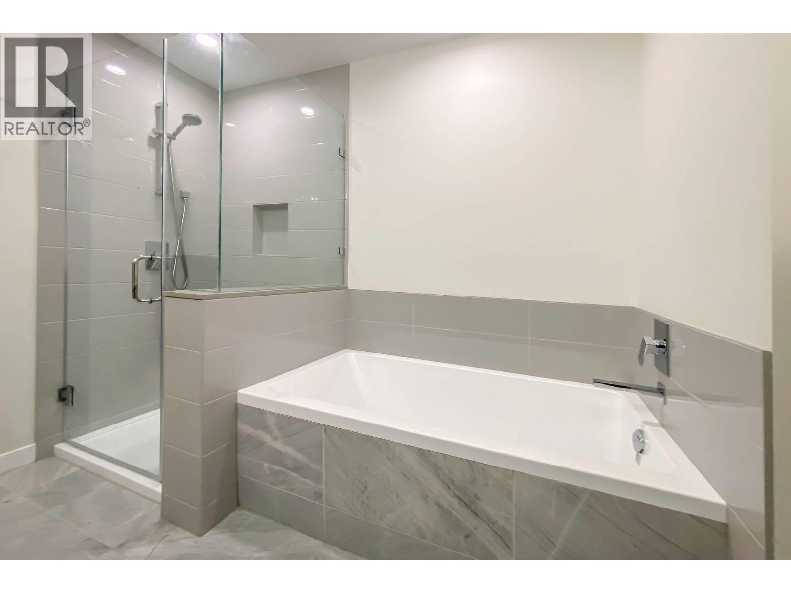 2 Bed, 2 Bath House for Sale in Burnaby – 3801 2186 GILMORE AVENUE, Burnaby – MLS# R3138335 - Image 11