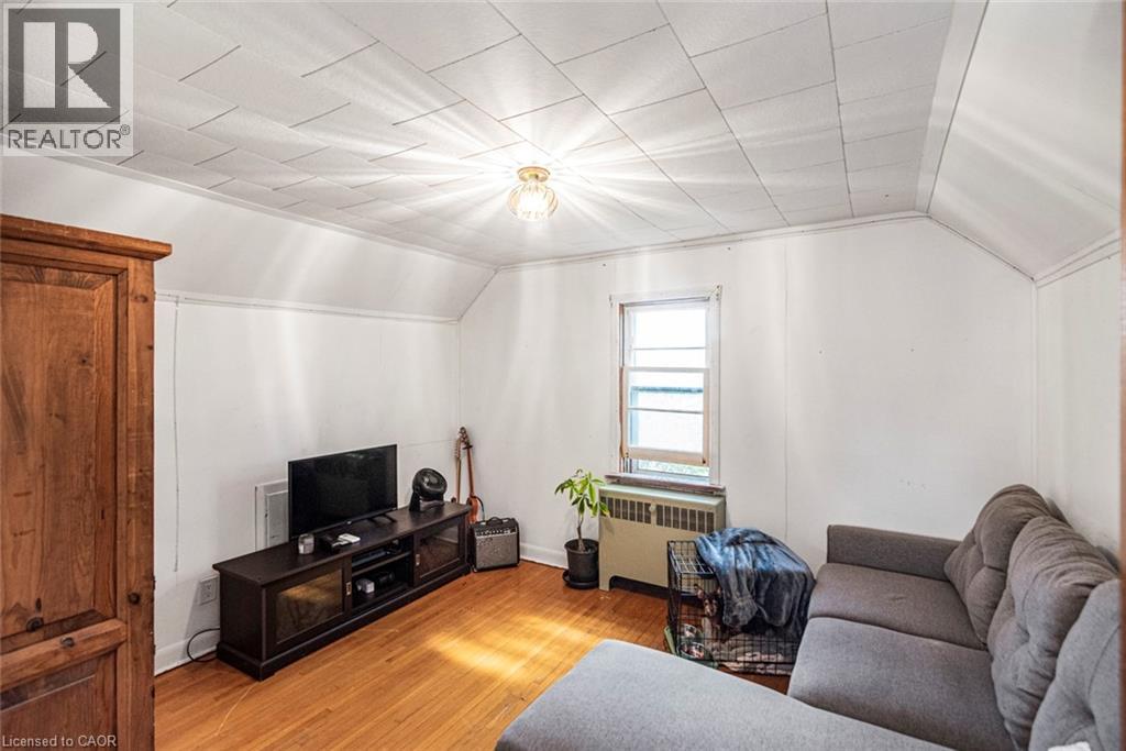 32 GRANT Street - 31