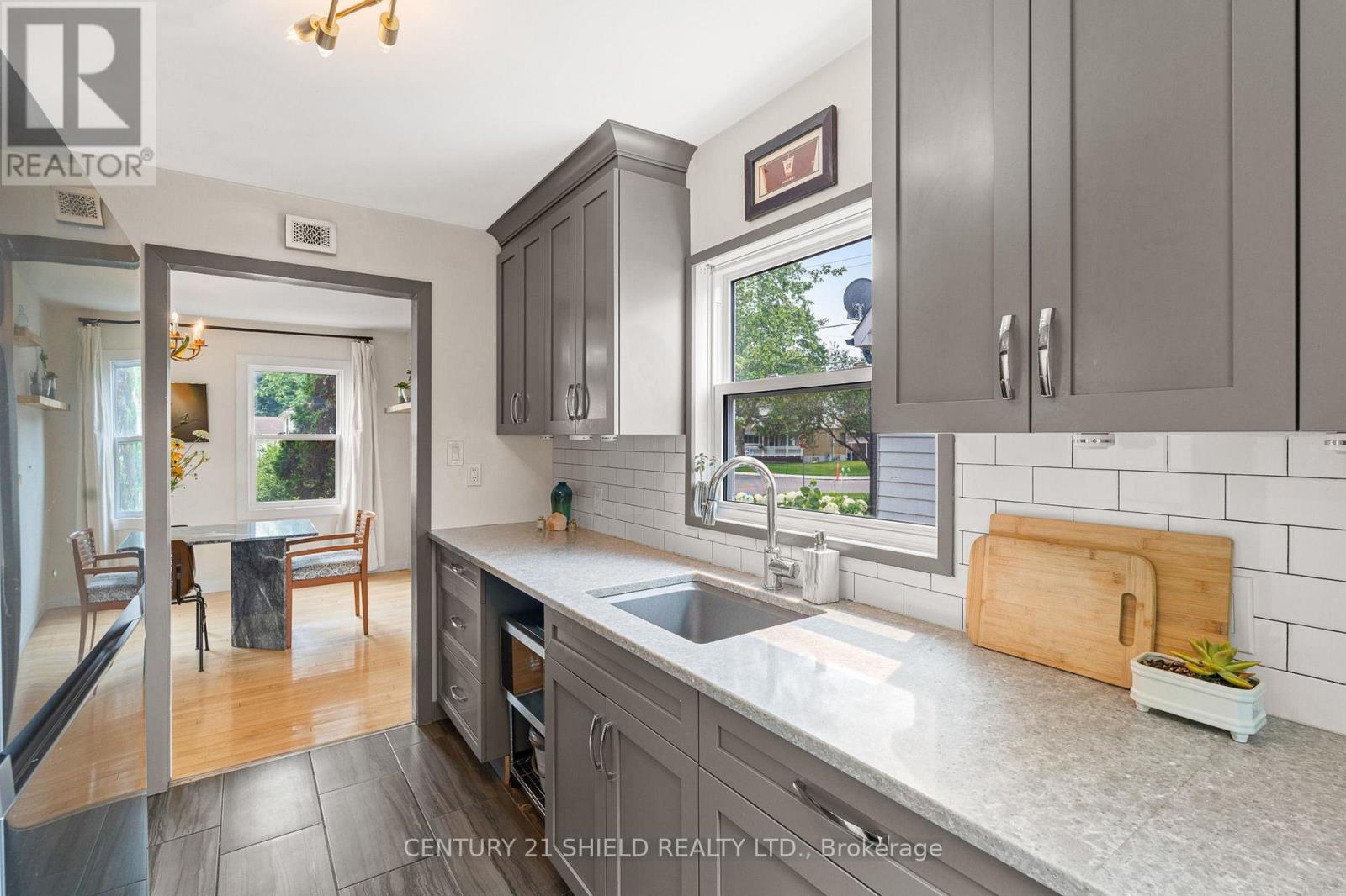 1019 OSBORNE AVENUE - 17