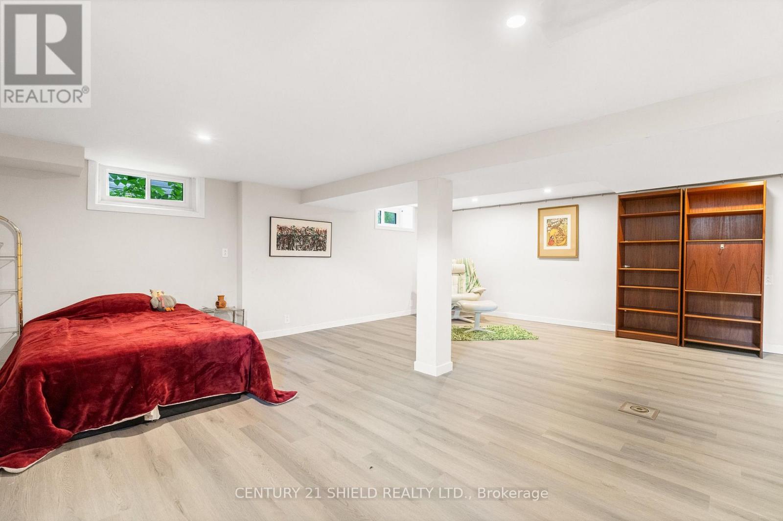 1019 OSBORNE AVENUE - 32