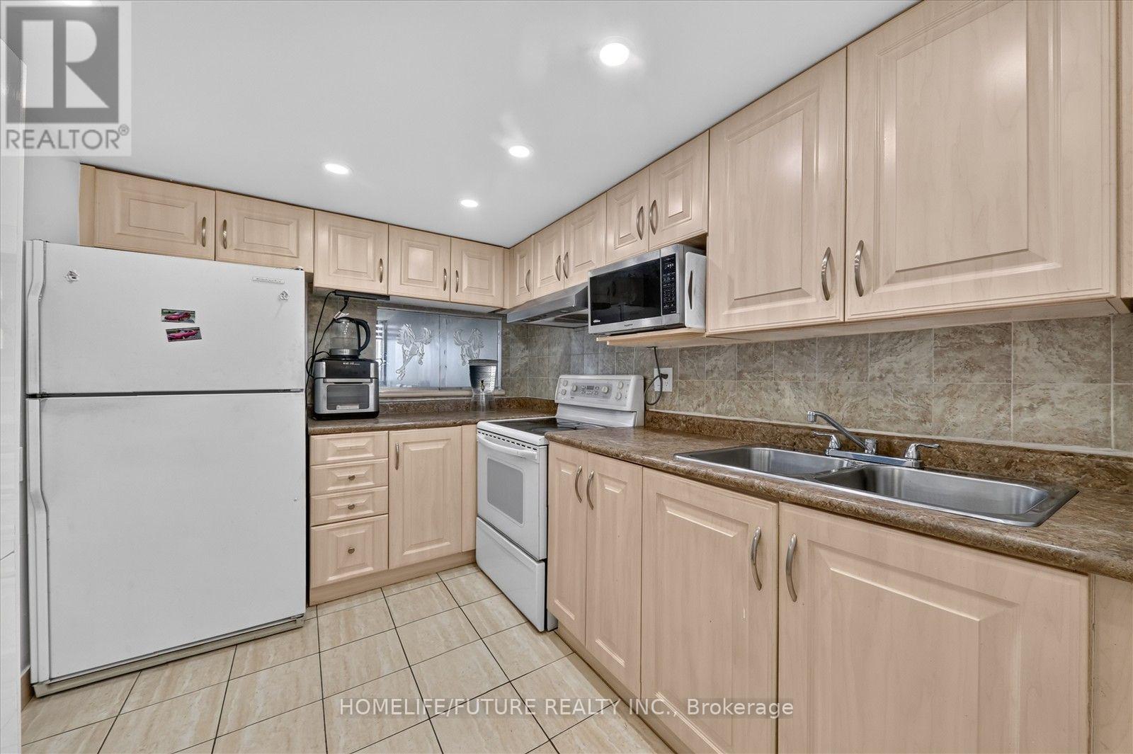 #708 2460 EGLINTON AVENUE E - 14
