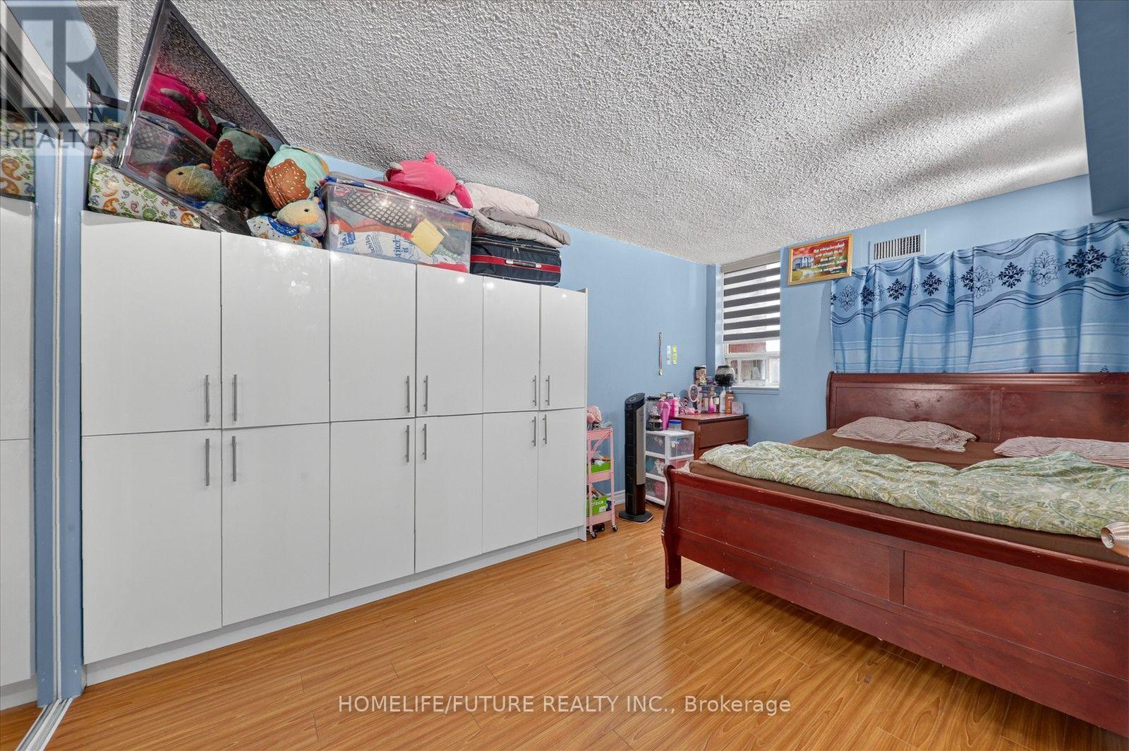 #708 2460 EGLINTON AVENUE E - 17
