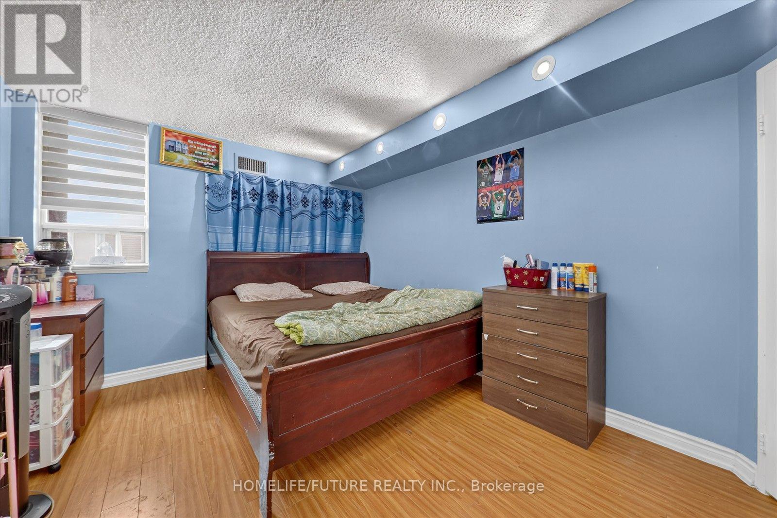 #708 2460 EGLINTON AVENUE E - 18