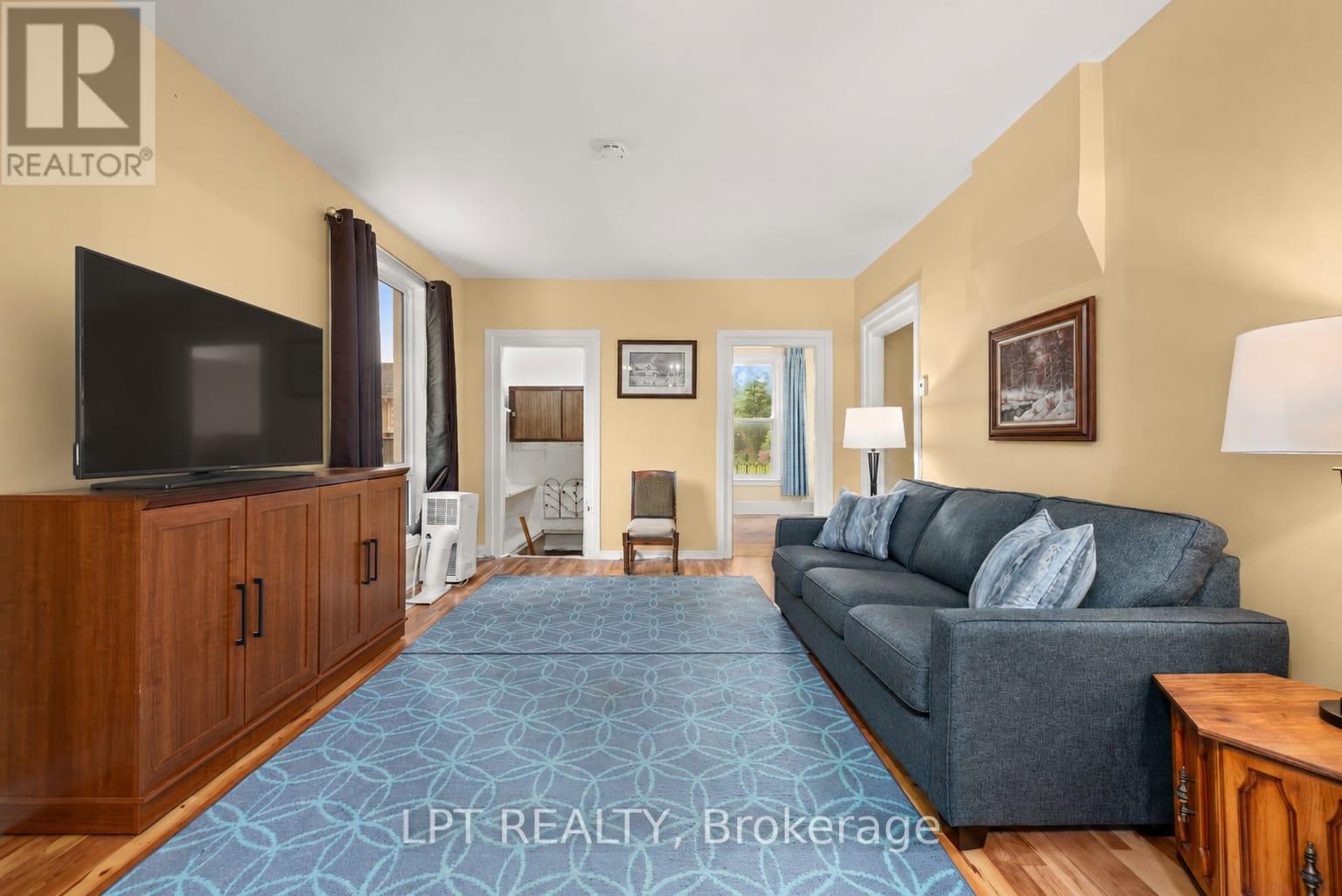 24 ANN STREET N - Image 10