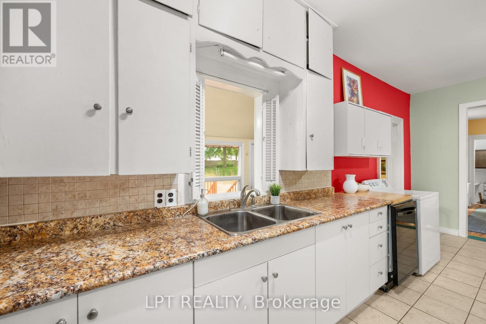 24 ANN STREET N - Image 15