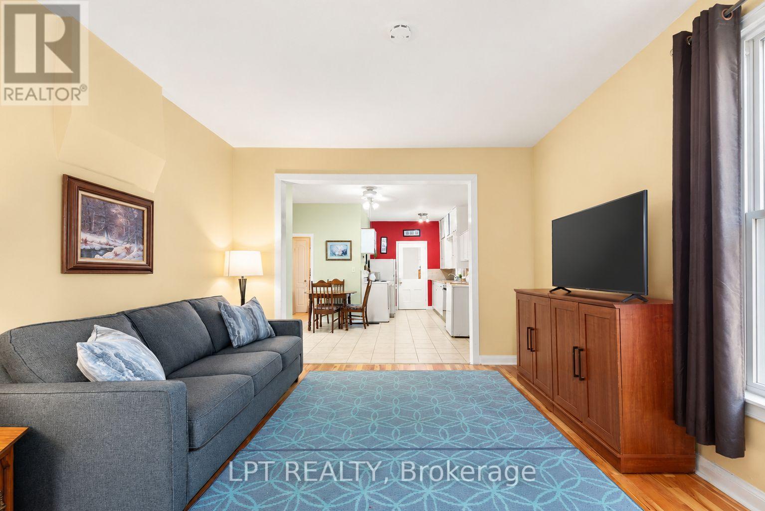 24 ANN STREET N - Image 9