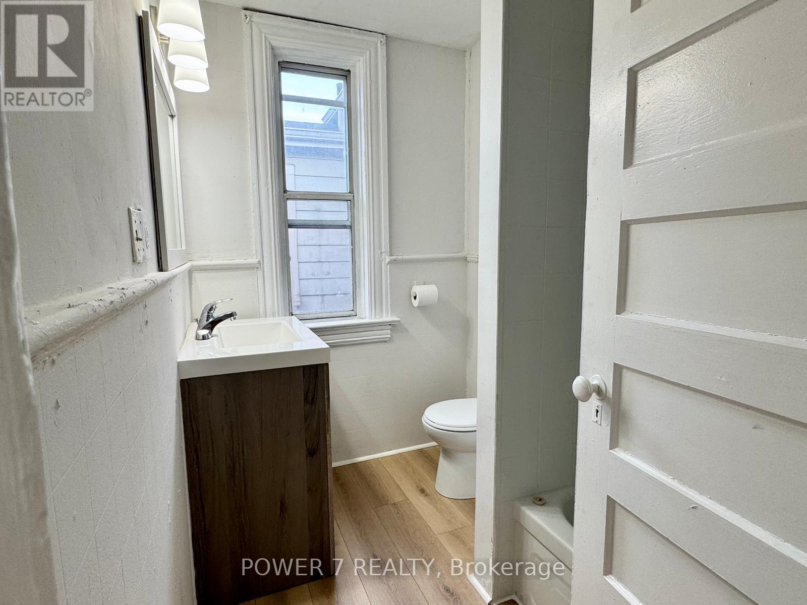 810 OSSINGTON AVENUE - 17