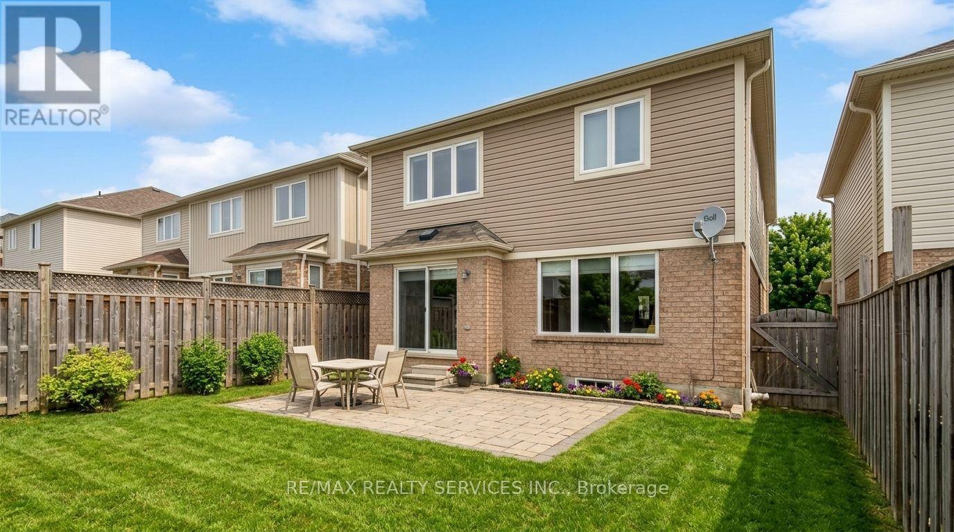 48 FLETCHER CIRCLE — photo 3