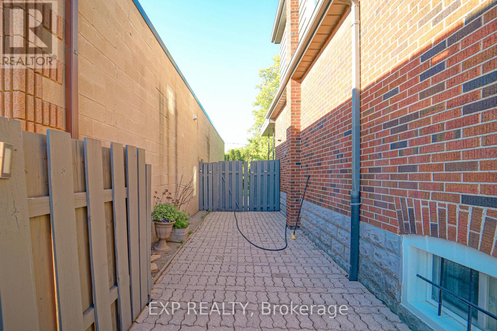1509 MAIN STREET E - 32