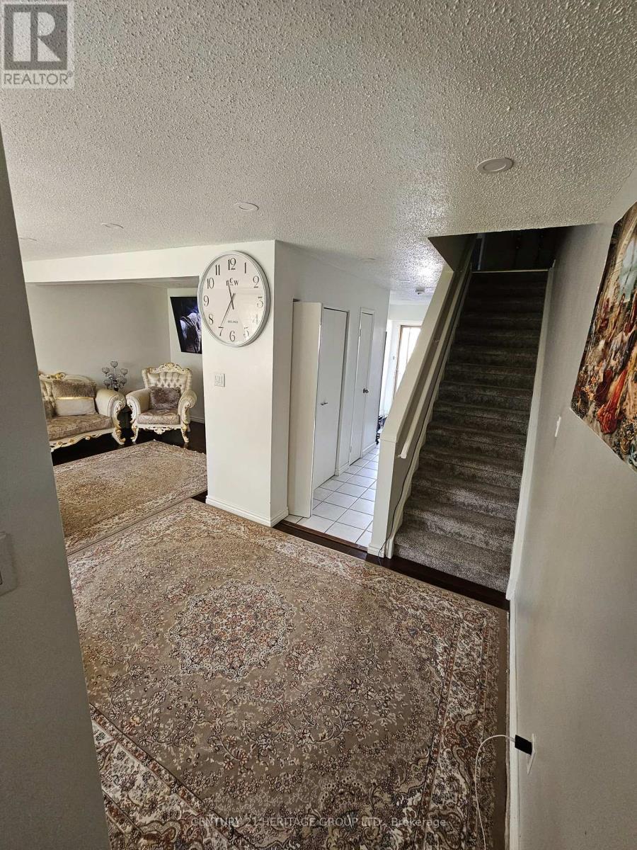 #24 89 HIGHVIEW AVENUE E - 1