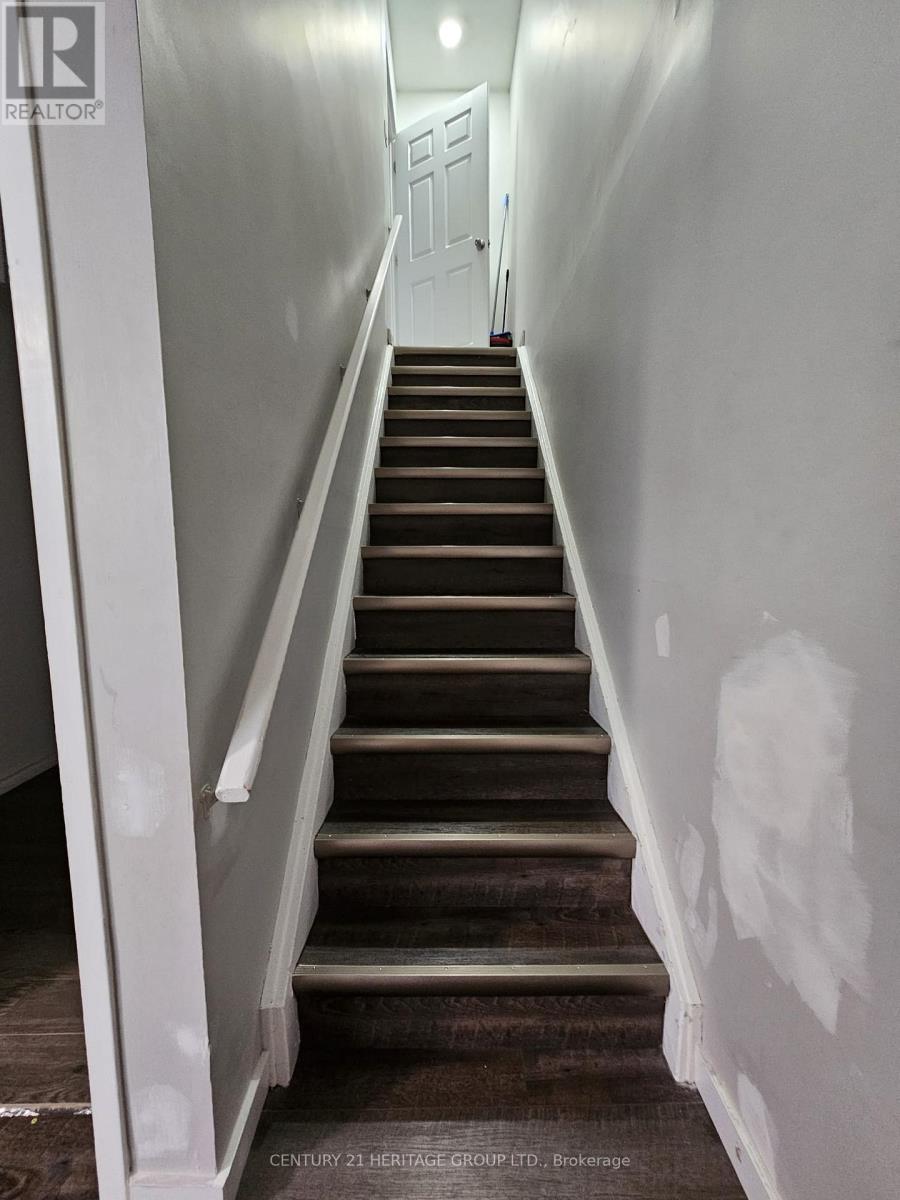 #24 89 HIGHVIEW AVENUE E - 21