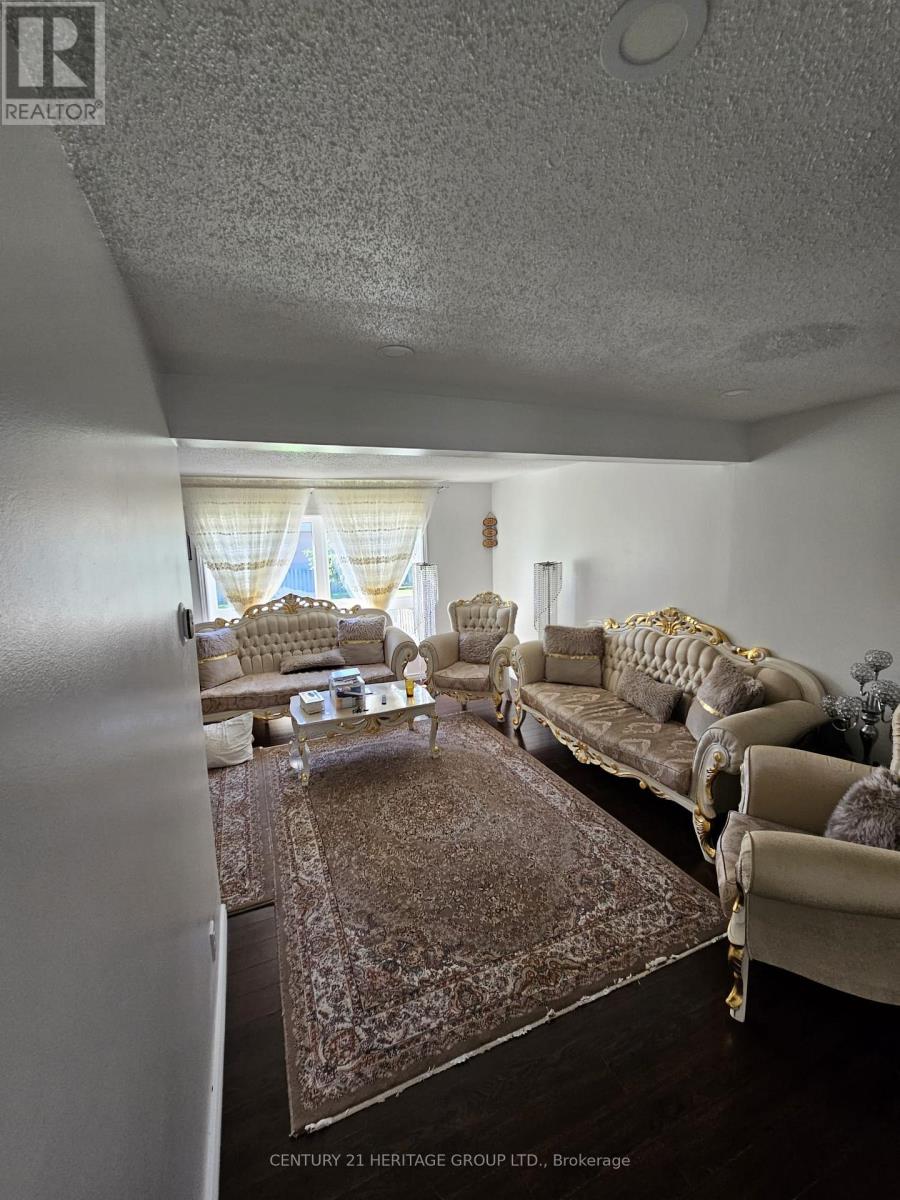 #24 89 HIGHVIEW AVENUE E - 22