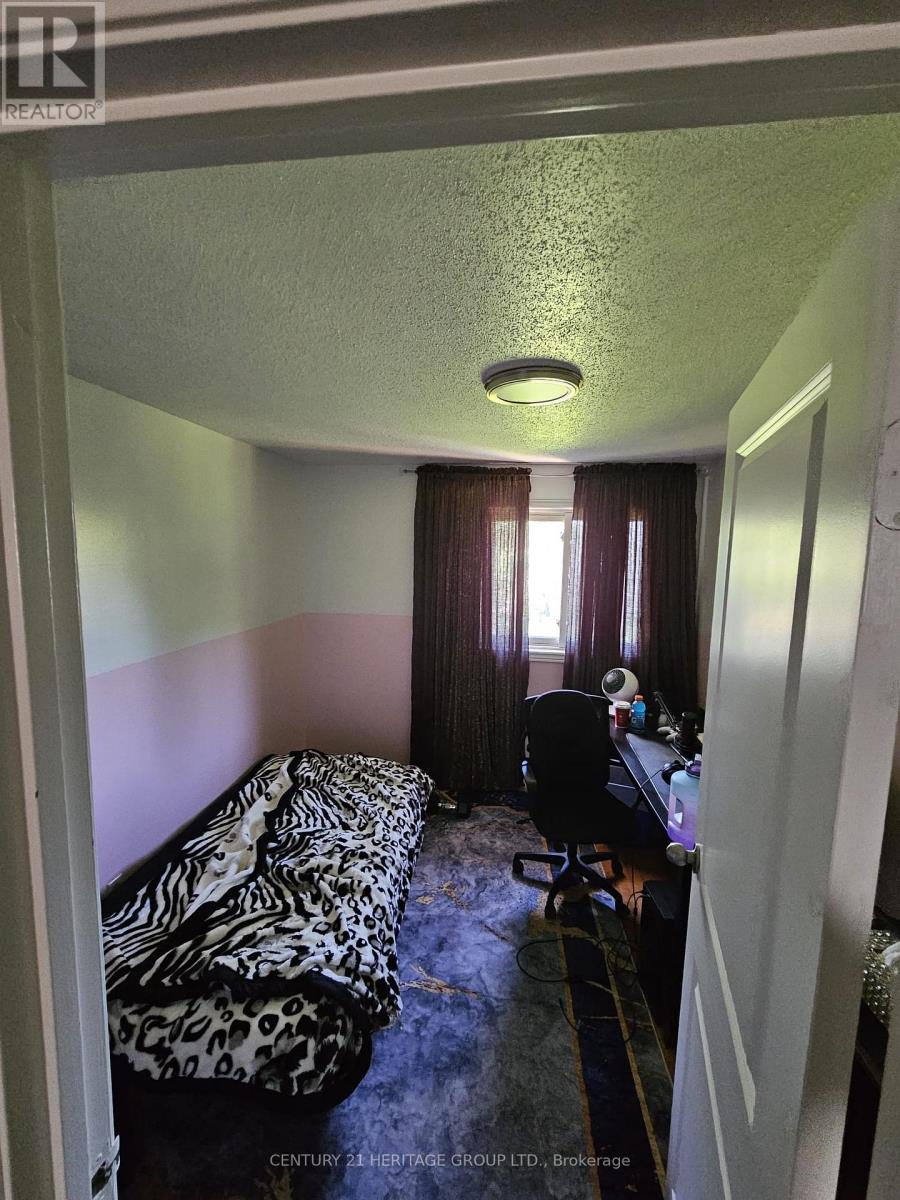 #24 89 HIGHVIEW AVENUE E - 26