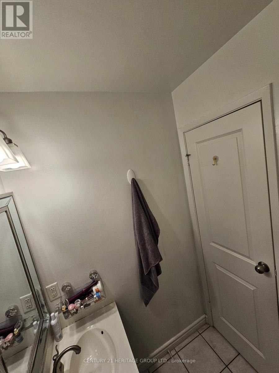 #24 89 HIGHVIEW AVENUE E - 8