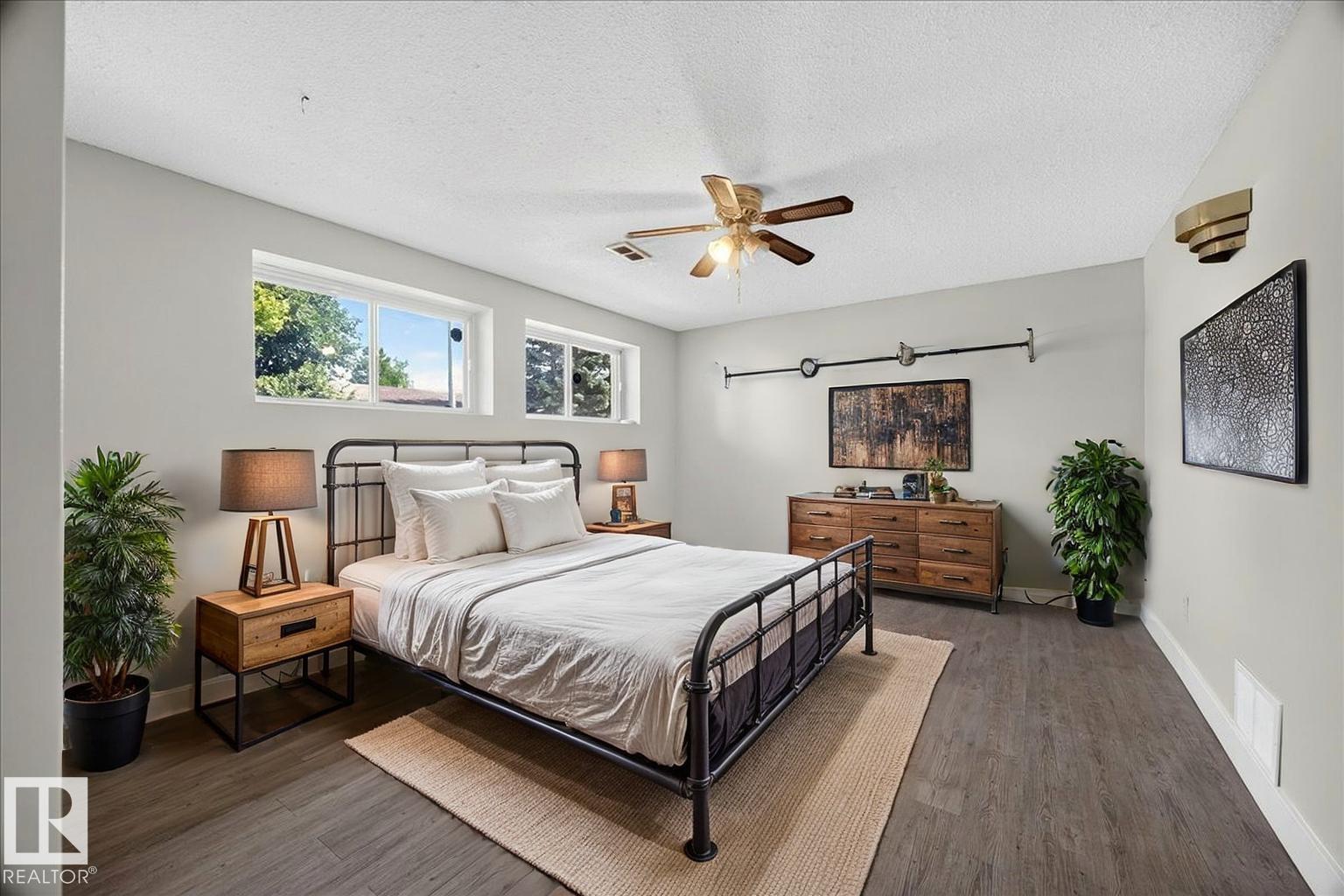 7419 15 AV NW - 21