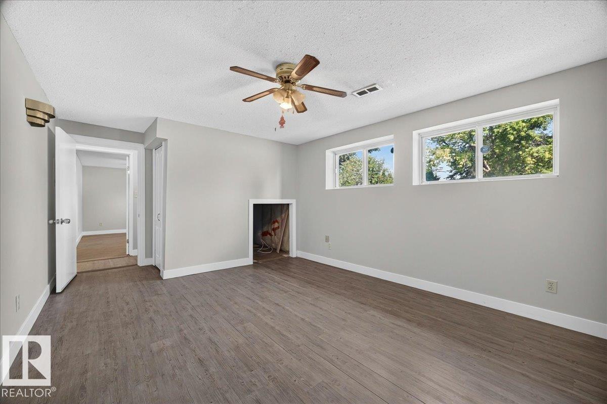7419 15 AV NW - 23