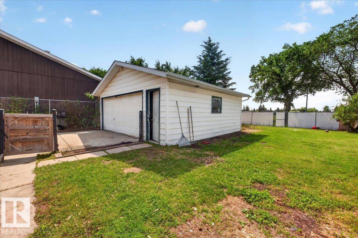 7419 15 AV NW - 31