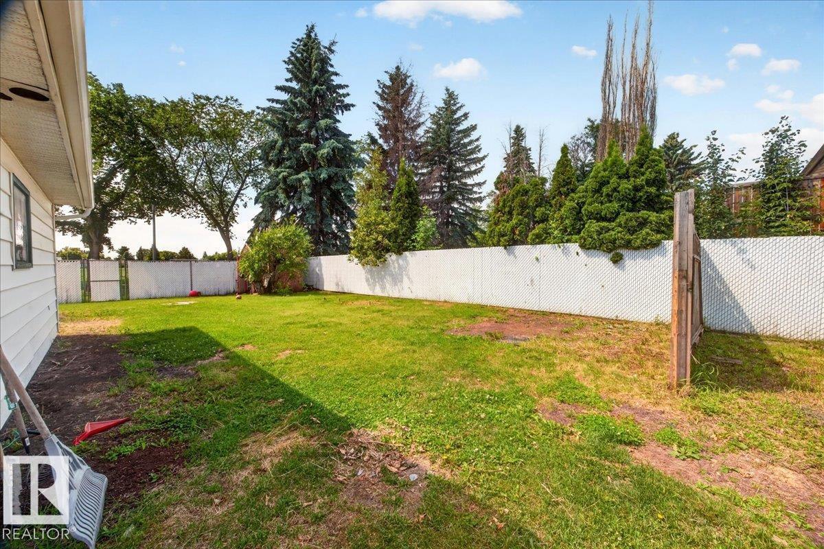 7419 15 AV NW - 32