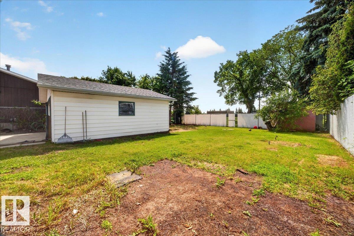 7419 15 AV NW - 33