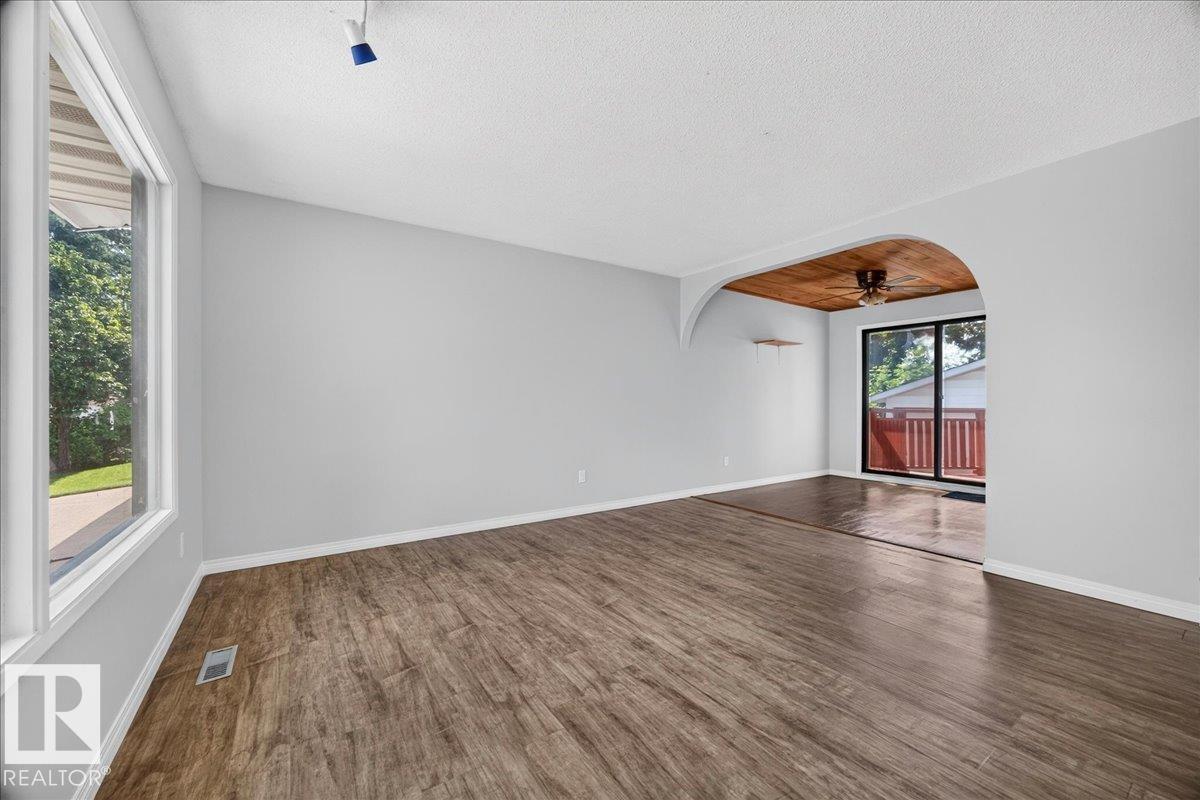 7419 15 AV NW - 7