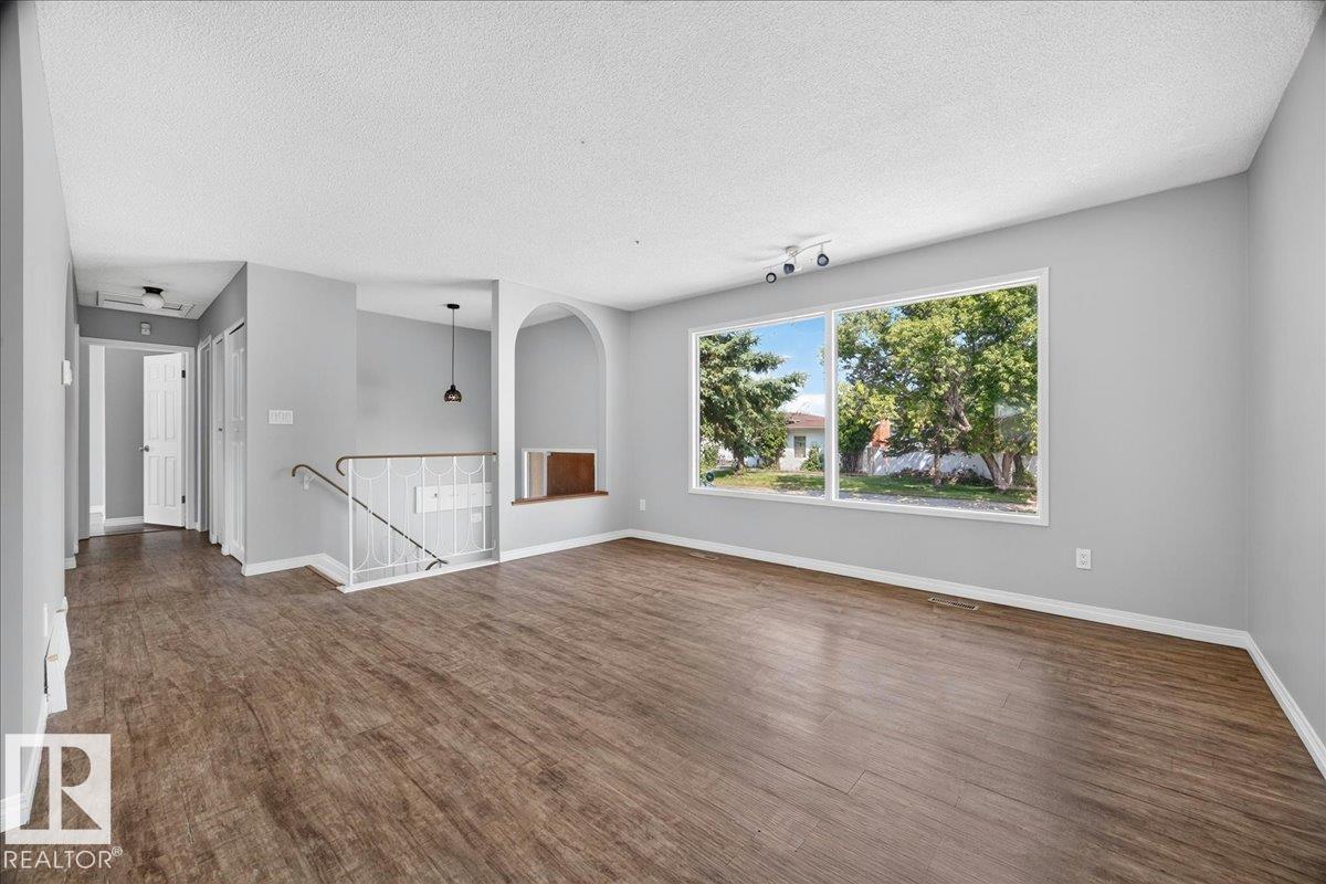 7419 15 AV NW - 9