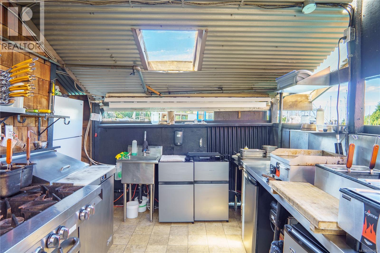 200 Hemlock St, Ucluelet
